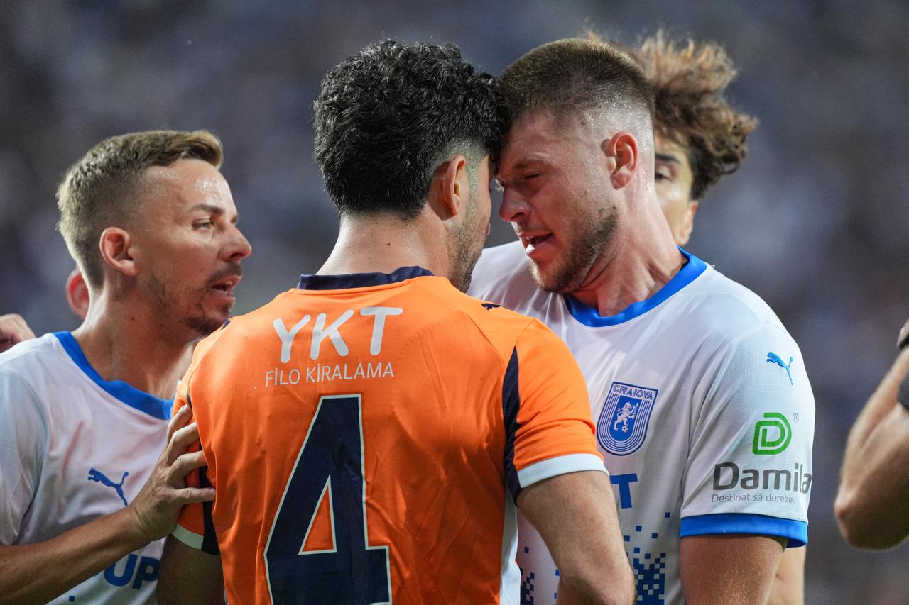 Onur Ergun (4) of Istanbul Basaksehir argues with Juraj Badelj (15) of Universitatea Craiova during the second leg of the UEFA Conference League play-off round between Universitatea Craiova and Istanbul Basaksehir at Ion Oblemenco Stadium in Craiova, Romania on August 28, 2025. (AA Photo)