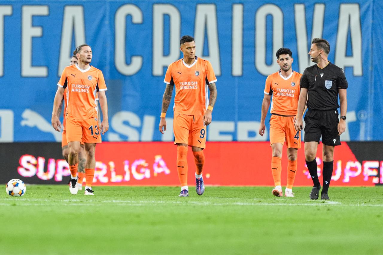 Players of Istanbul Basaksehir get upset during the second leg of the UEFA Conference League play-off round against Romanian side Universitatea Craiova at Ion Oblemenco Stadium in Craiova, Romania on August 28, 2025. (AA Photo)