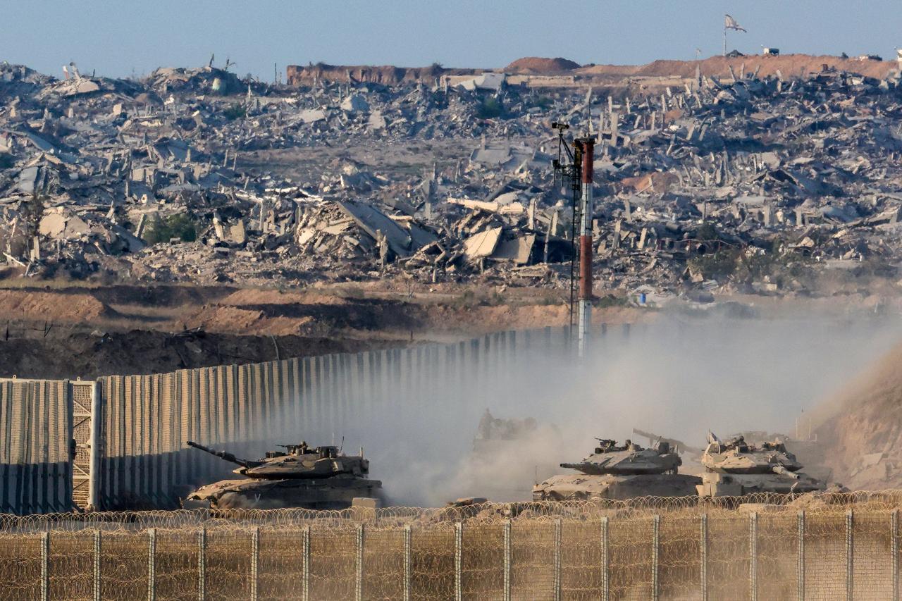 Israeli army main battle tanks move along the border with the Gaza Strip in southern Israel on August 27, 2025. (AFP Photo)