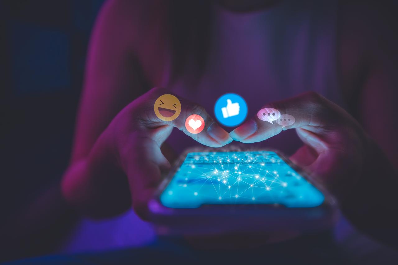 Photo shows finger of woman touching scroll page app on mobile phone, accessed on August 29, 2025. (Adobe Stock Photo)