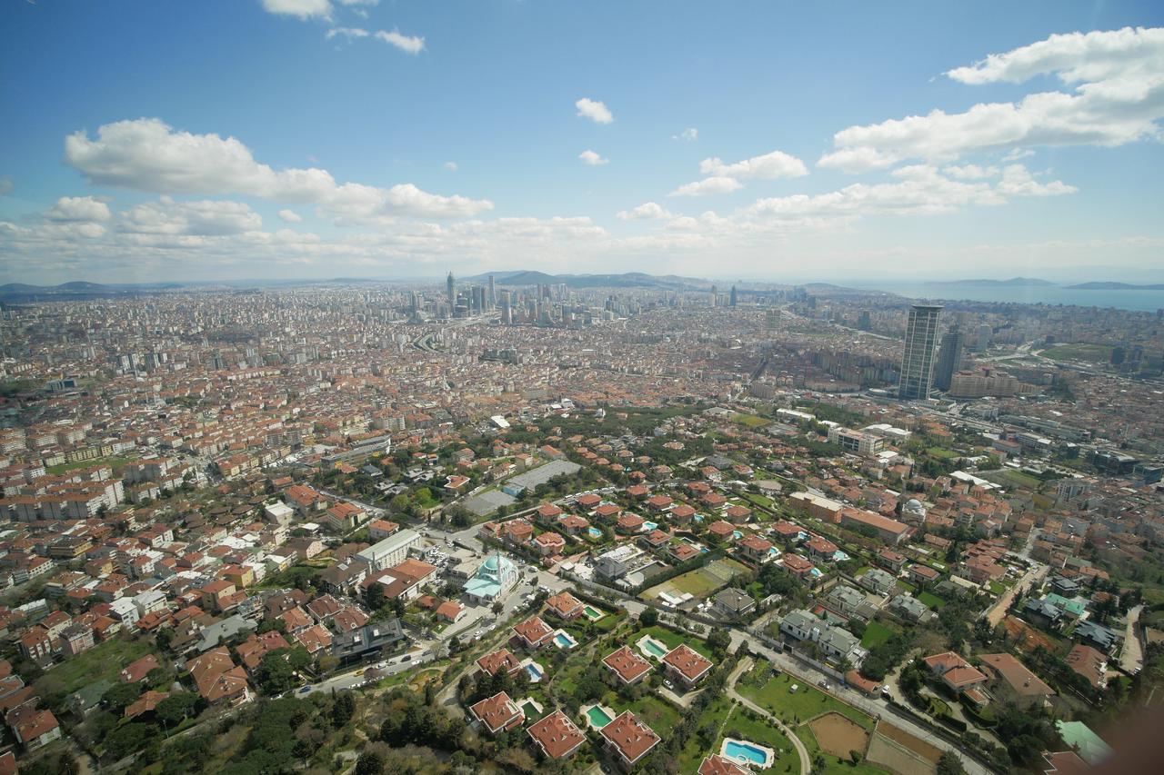 Aerial view of Istanbul, Türkiye. (Adobe Stock Photo)