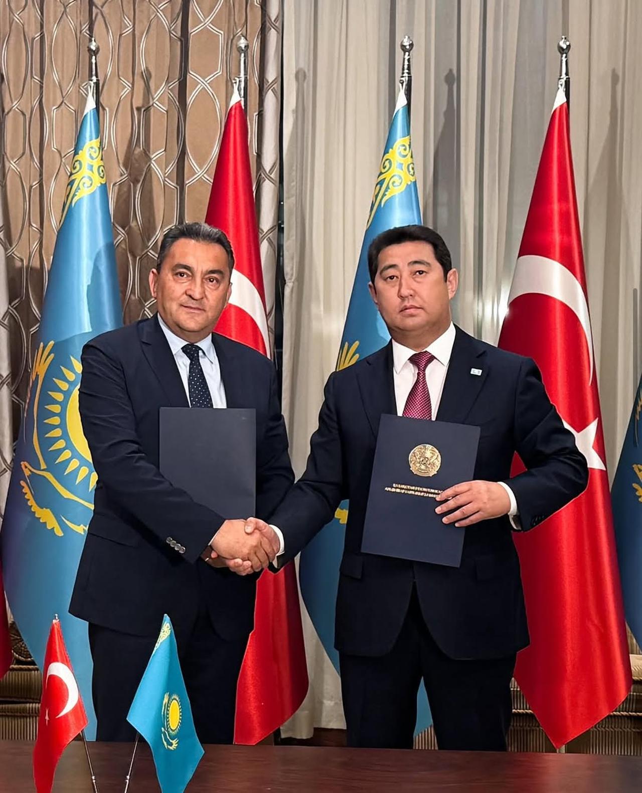 Kazakistan'da 120 milyon dolarlık domates sera kompleksi inşa etmek için Türk-polisi ortak girişim