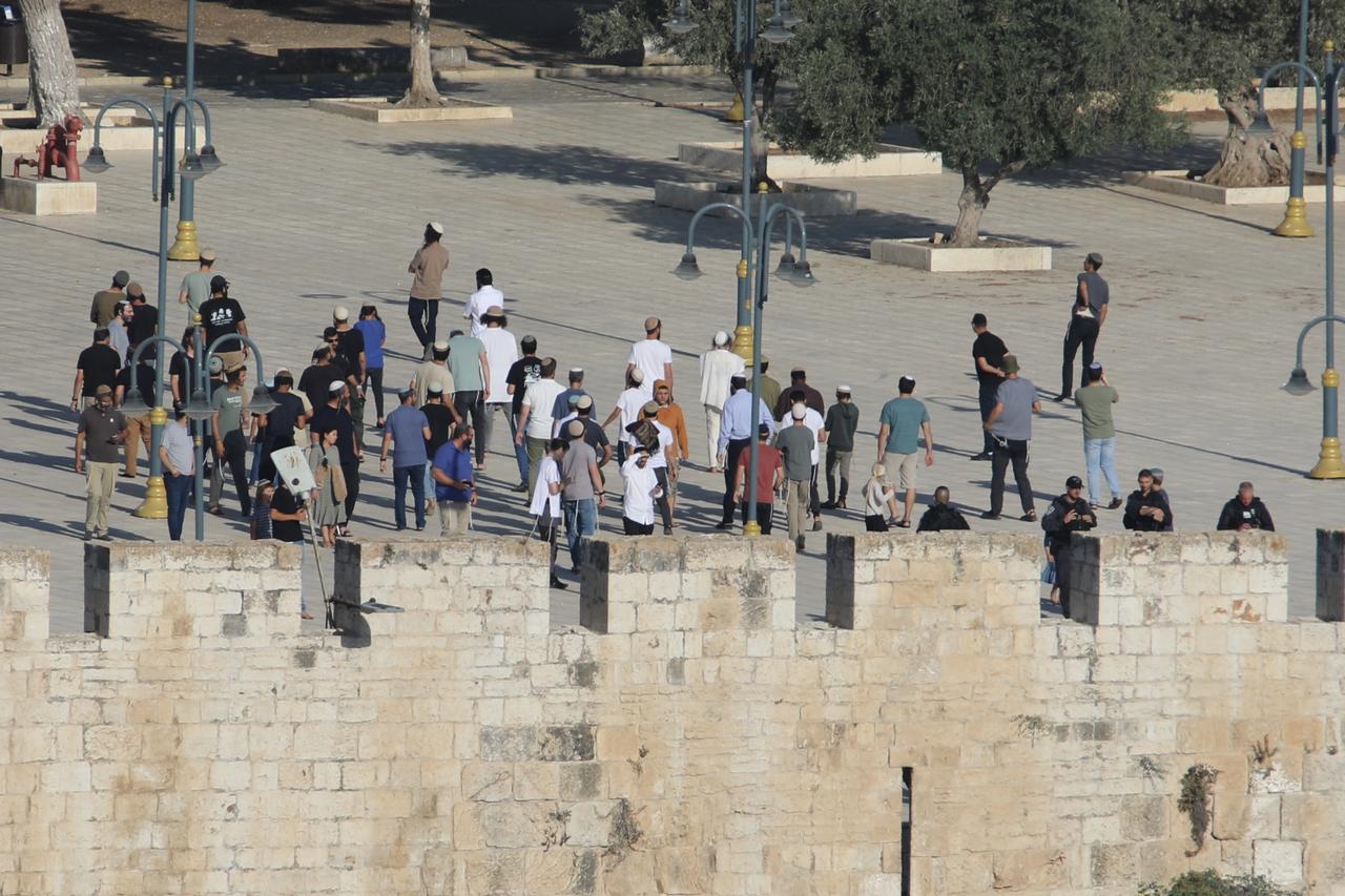 Israel’s far-right National Security Minister Itamar Ben-Gvir leads a large group of illegal settlers in a provocative march and mass incursion into the Al-Aqsa Mosque compound, coinciding with the Jewish commemoration of Tisha B’Av in East Jerusalem on August 3, 2025. (AA Photo)