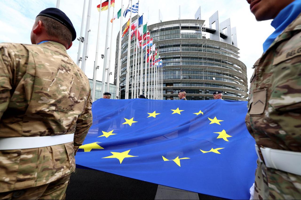 Eurocorps soldiers carry a European Union flag during the flag-raising ceremony on the eve of the inaugural session of new European Parliament in front of Louise Weiss building, headquarters of the European Parliament in Strasbourg, France, July 15, 2024. (AFP Photo)