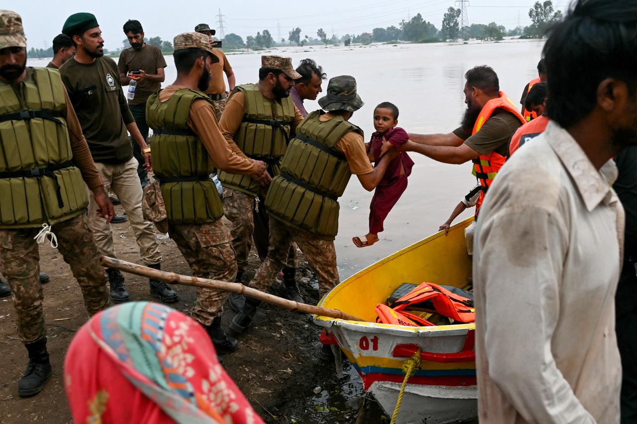 Pakistani army and rescue personnel evacuate residents on boats, after floodwaters entered from the overflowing Ravi river in Lahore on August 29, 2025. (AFP Photo)