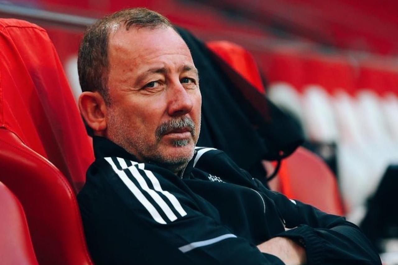 Sergen Yalcin captured while intently watching Besiktas players training, Istanbul, Türkiye, September 28, 2021. (Photo via Instagram / @ssergenyalcin)