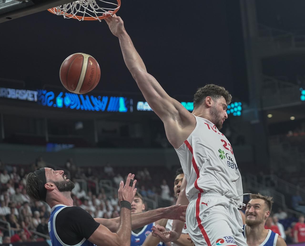 Alperen Sengun of Türkiye in action during the FIBA EuroBasket 2025 Group A basketball match between Türkiye and Czechia at Riga Arena in Riga, Latvia, August 29, 2025. (AA Photo)
