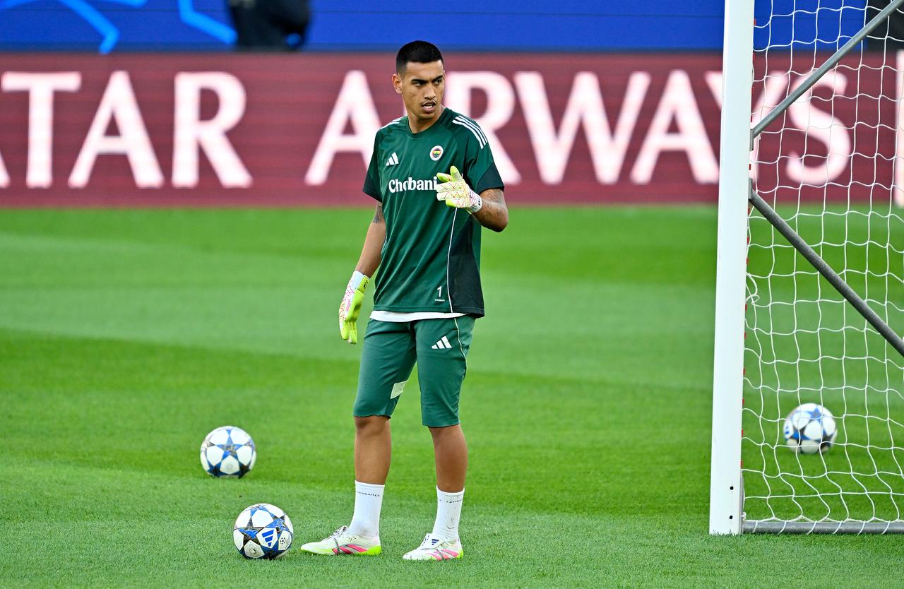 Irfan Can Egribayat of Fenerbahce attends the last training session at Luz Stadium ahead of the UEFA Champions League play-off second leg match against Benfica in Lisbon, Portugal, August 26, 2025. (AA Photo)