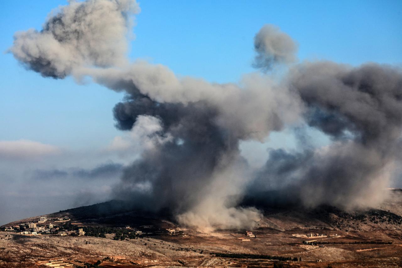 Plumes of smoke rise following an Israeli strike on the Ain el-Taher hill in the southern Lebanese village of Nabatiyeh al-Faouqa on August 31, 2025. (AFP Photo)