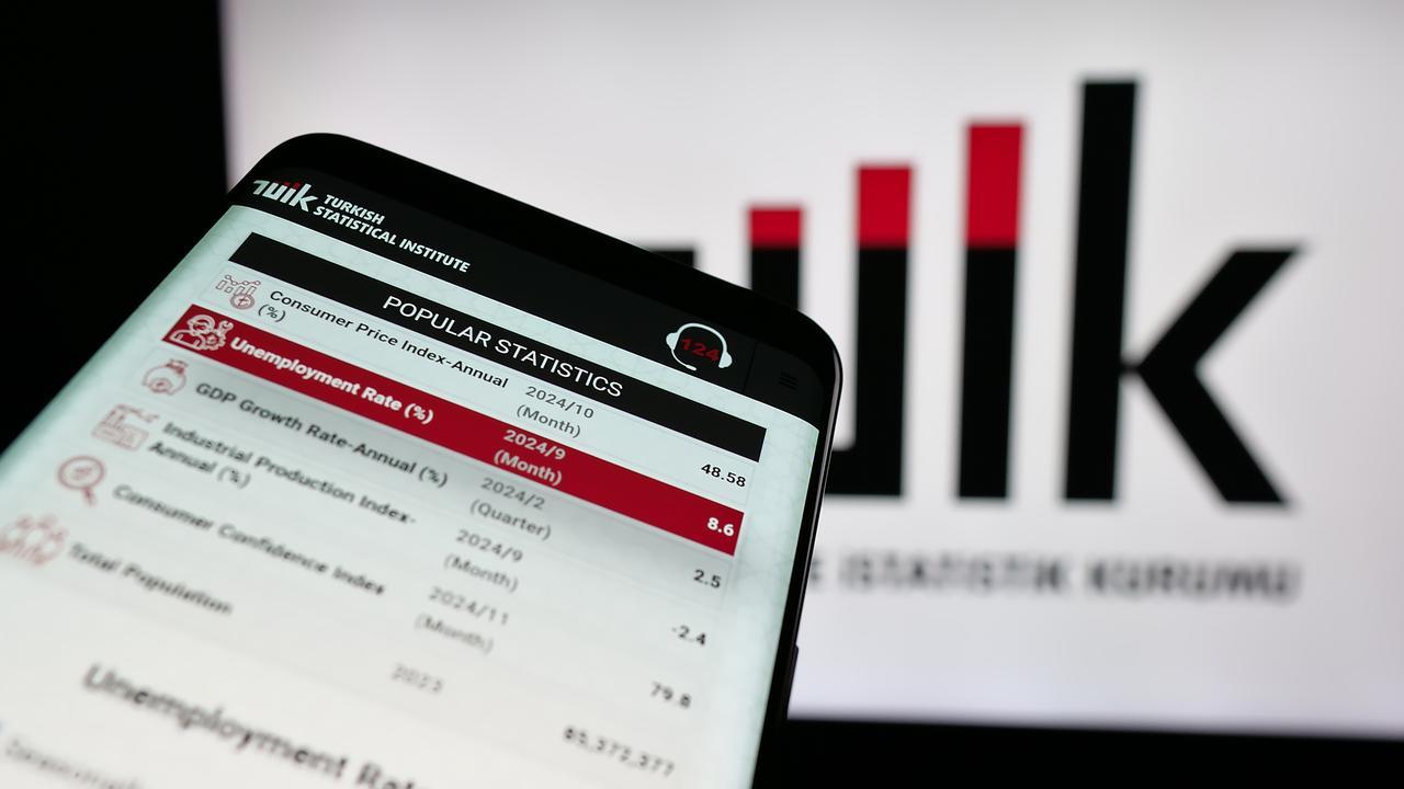 A smartphone screen displays economic indicators, including Türkiye’s GDP growth rate and unemployment figures, on the Turkish Statistical Institute (TurkStat) mobile application. (Adobe Stock Photo)