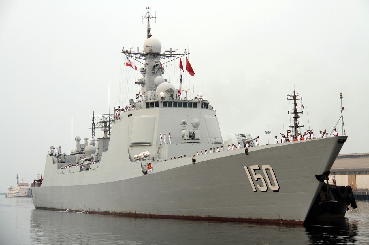 A Chinese navy destroyer making a landfall at the Iranian port of Bandar Abbas on the Gulf on September 20, 2014. (AFP Photo)