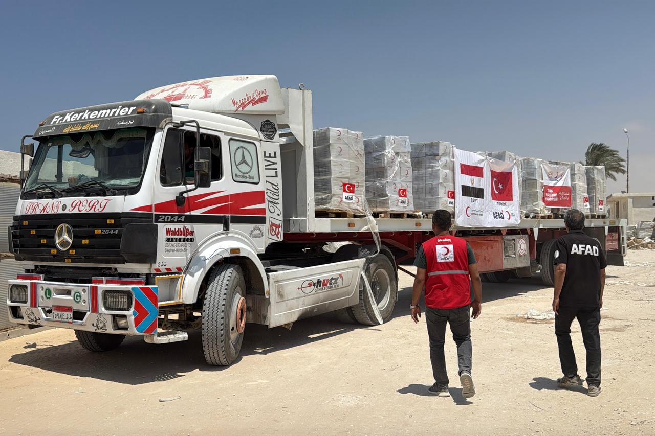 Turkish Red Crescent aid truck loaded with pallets of humanitarian supplies arrives at the Rafah Border Crossing as part of a 165-truck convoy carrying approximately 3,000 tons of food aid for famine-stricken Gazans at Rafah Border, Egypt on Aug. 4, 2025. (AA Photo)