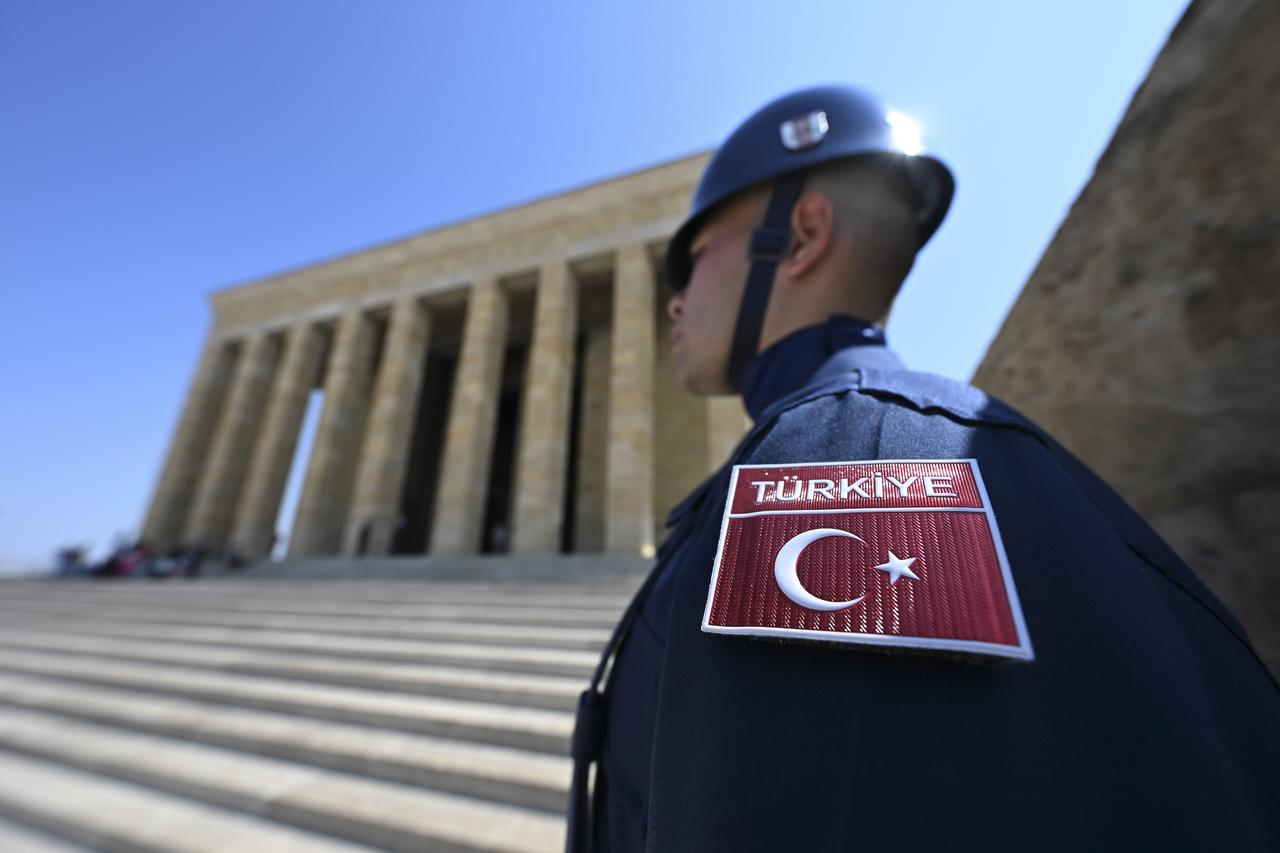 A soldier is seen standing guard as President Erdogan leads members of the Supreme Military Council (YAS) during a visit to Anitkabir in Ankara, Türkiye, on August 5, 2025. (AA Photo)