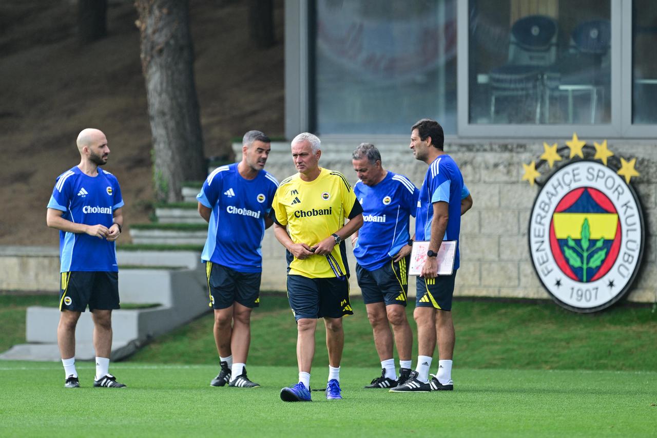 Fenerbahce faces Feyenoord in Champions League third qualifying round first leg Image