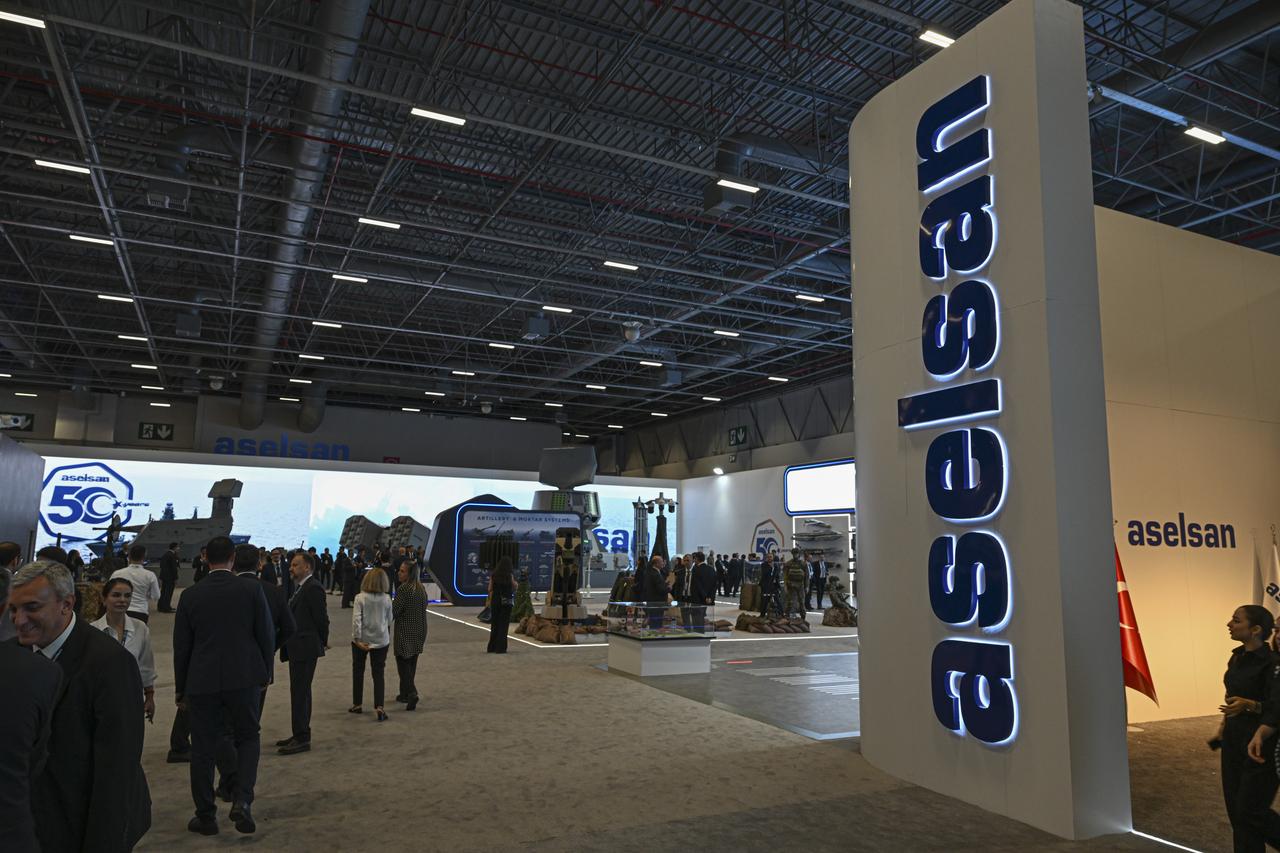 People visit the Aselsan's stands during IDEF 2025 at the Istanbul Expo Center in Istanbul, Türkiye on July 22, 2025. (AA Photo)