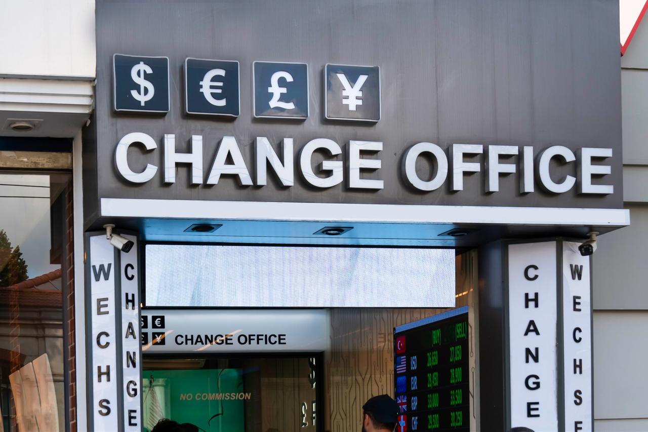 External view of a currency exchange office in Istanbul, Türkiye. (Adobe Stock Photo)
