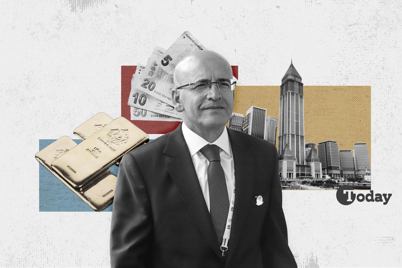 Photo illustration shows Türkiye’s Treasury and Finance Minister Mehmet Simsek in front of gold bars, Turkish lira banknotes, and a view of the Istanbul Finance Center. (Collage by Türkiye Today)