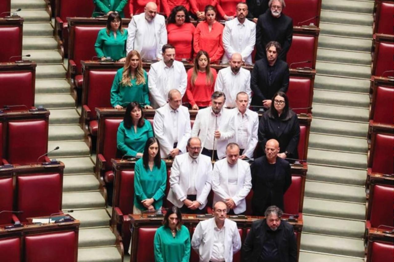Italian MPs wearing the colours of Palestine’s flag in Parliament, 6  August 2025 (photo via a @MoVimen 5 Stelle)