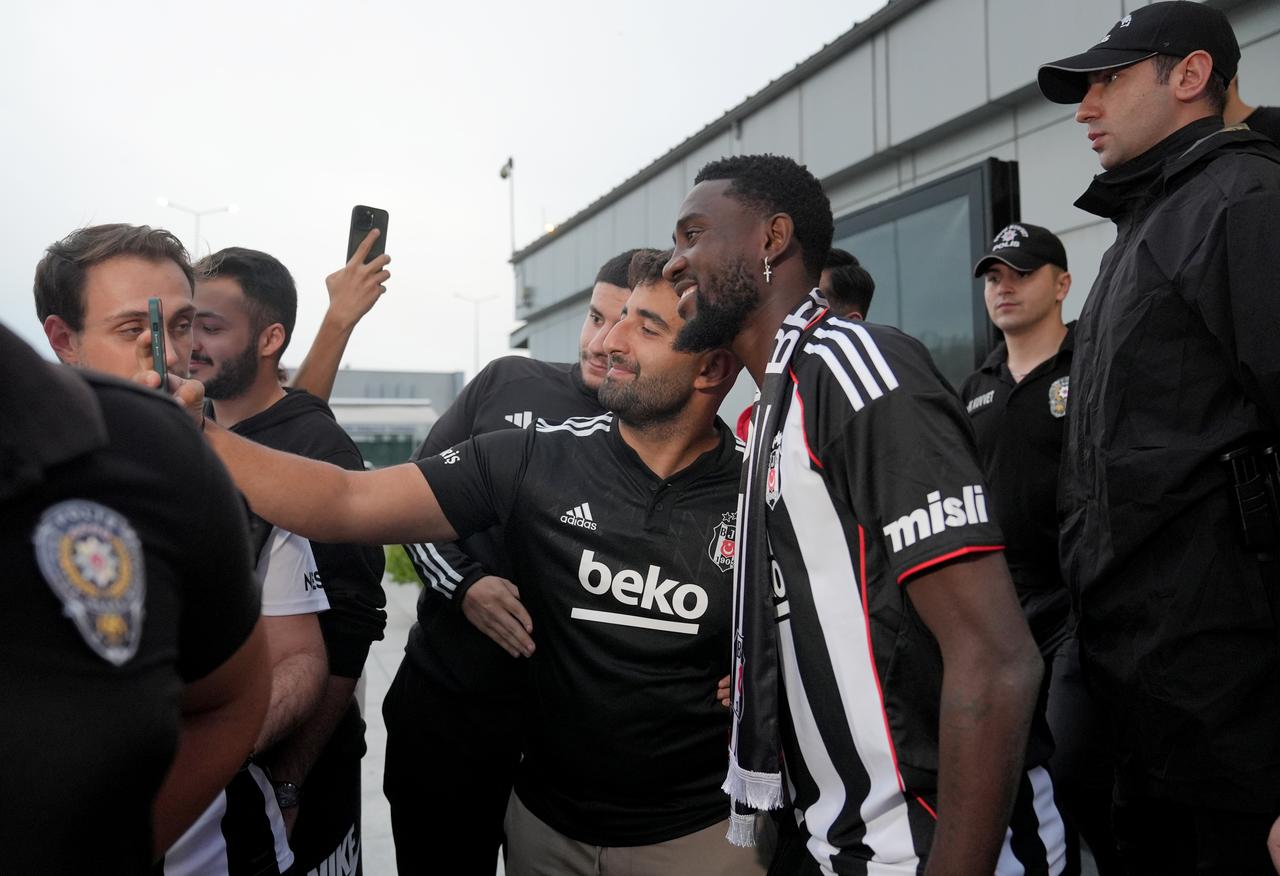 Nigerian football player Wilfred Onyinye Ndidi, who has reached an agreement with Besiktas for his transfer, is being welcomed by Besiktas officials and fans upon his arrival at the airport in Istanbul, Türkiye, August 07, 2025. (AA Photo)