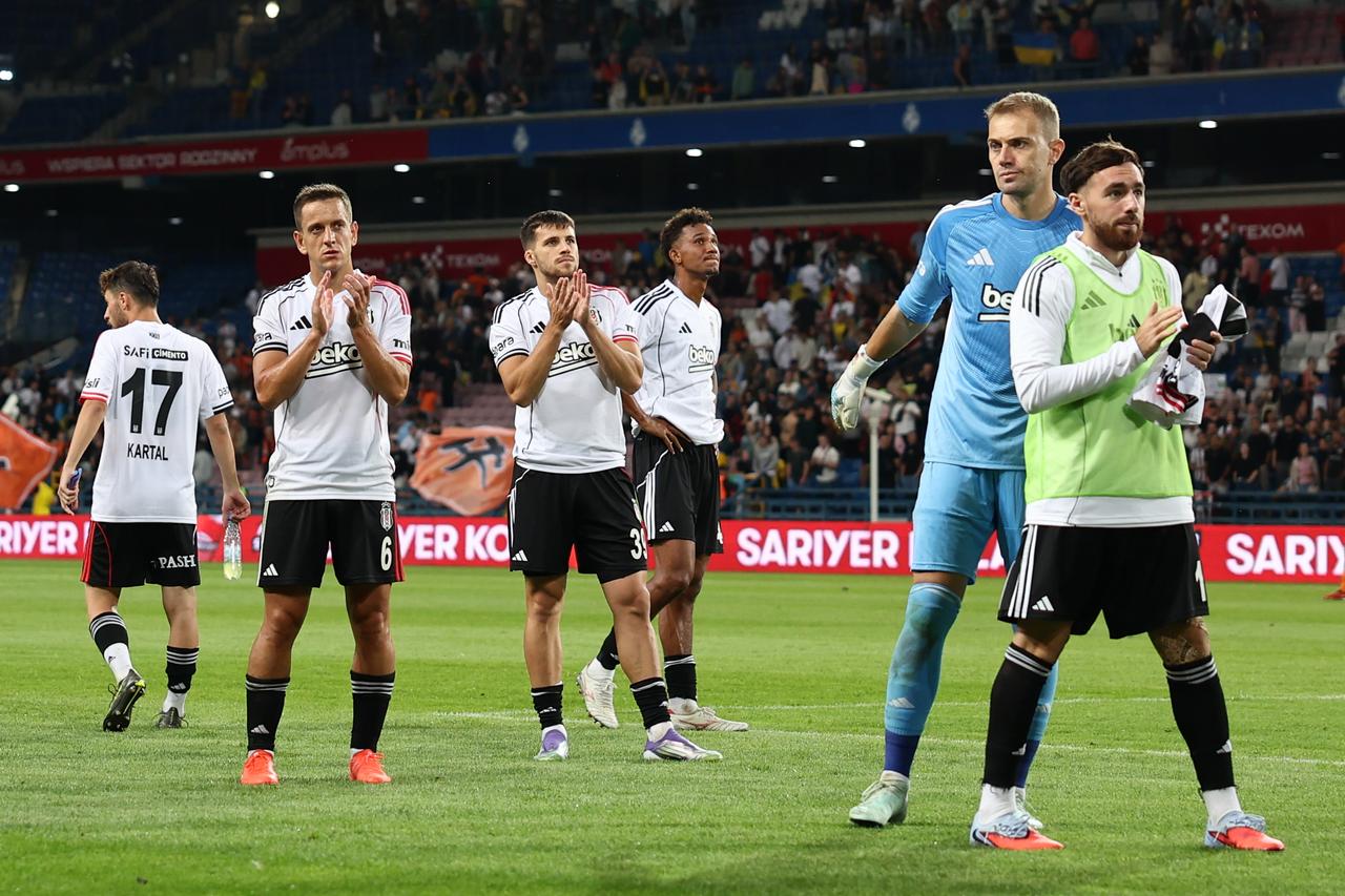 Players of Besiktas greet fans at the end of the UEFA Europa League second qualifying round rematch between Shakhtar Donetsk and Besiktas at Henryk Reyman Municipal Stadium in Krakow, Poland, July 31, 2025. (AA Photo)