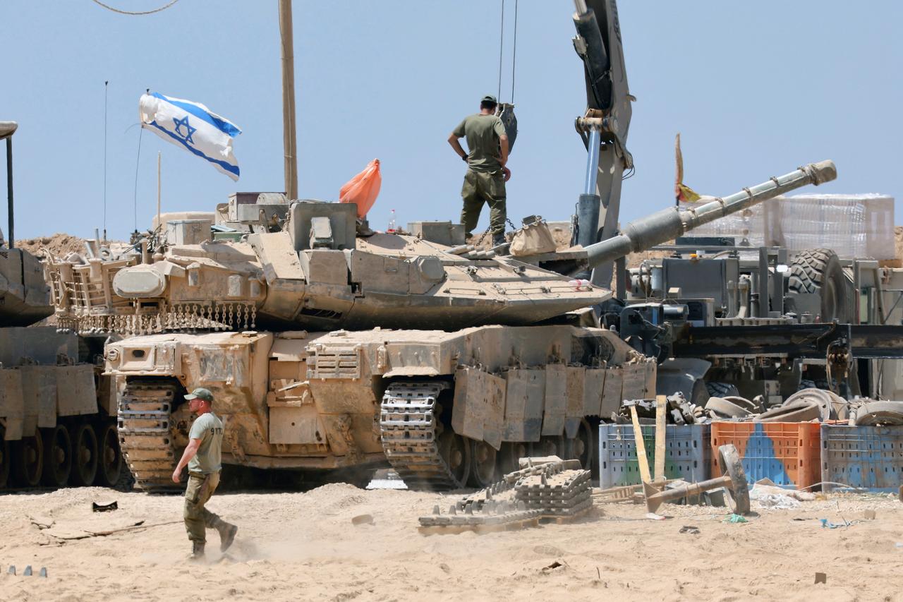 Israeli troops deploy with their tanks near the border fence with the Gaza Strip on August 1, 2025. (AFP Photo)