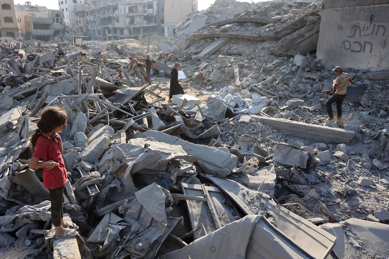 Palestinians inspect the damage after an overnight strike on the Sheikh Radwan Health Centre run by UNRWA in north of Gaza City on August 6, 2025. (AFP Photo)