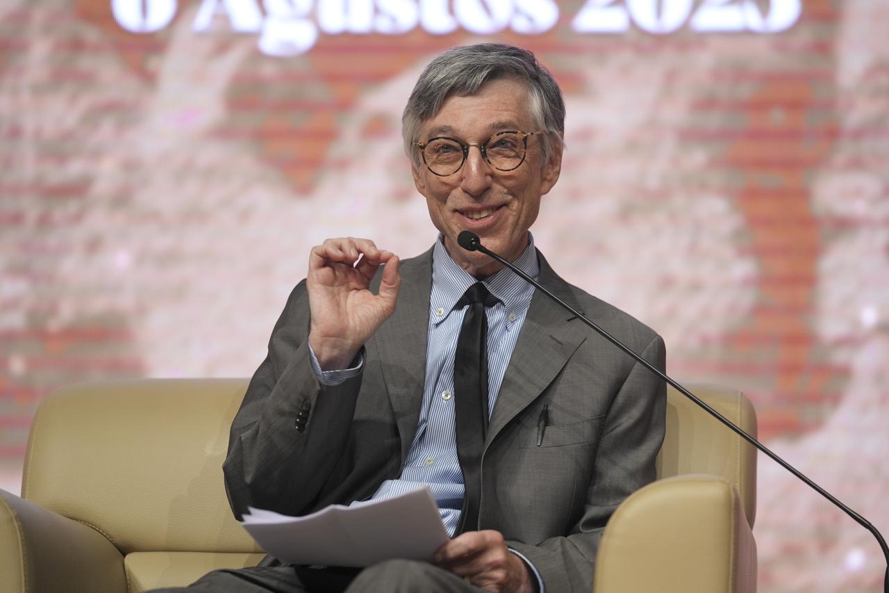 Professor Charles Brian Rose, Head of Excavations at Gordion, delivers a presentation during the opening session of the “International Archaeology Symposium” organized by the Presidency and the Ministry of Culture and Tourism, Ankara, Türkiye, August 6, 2025. (AA Photo)