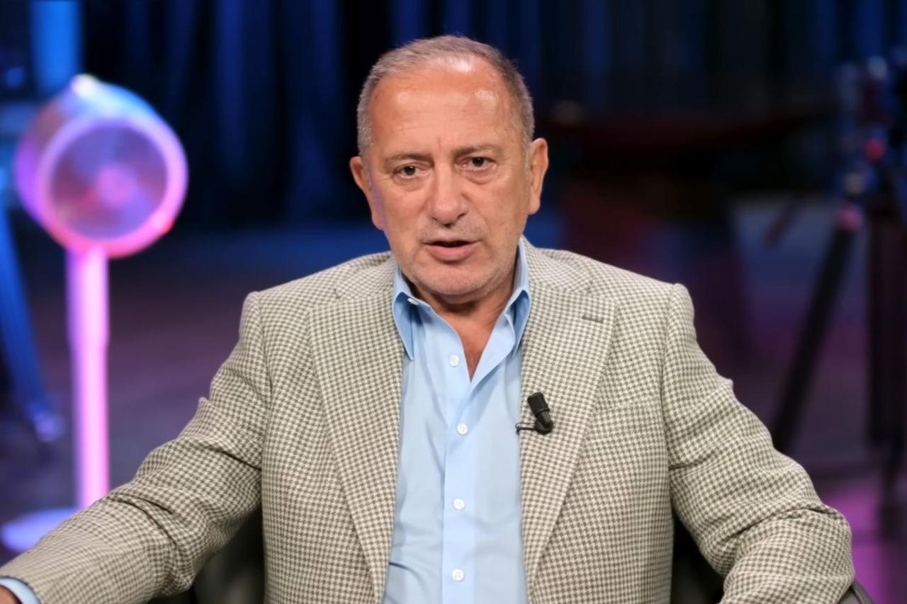 Fatih Altayli during his YouTube program. (Photo via Türkiye daily)