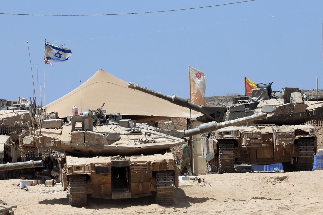 Israeli troops deploy with their tanks near the border fence with the Gaza Strip on August 1, 2025. (AFP Photo)