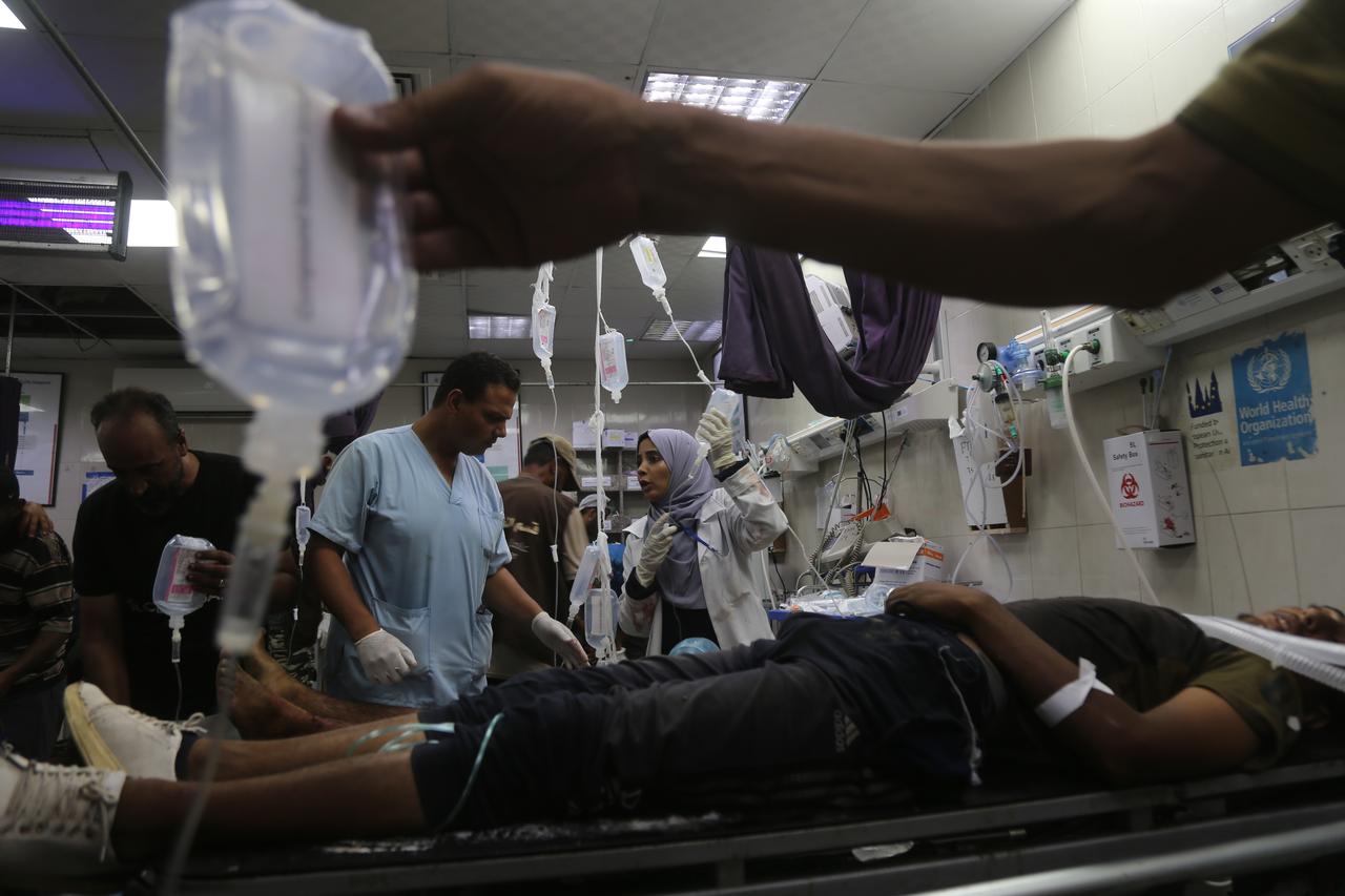 Palestinians, injured in Israeli attacks targeting civilians waiting for humanitarian aid, are being taken to Nasser Medical Center in the southern Gaza city of Khan Yunis, August 5, 2025. (AA Photo)