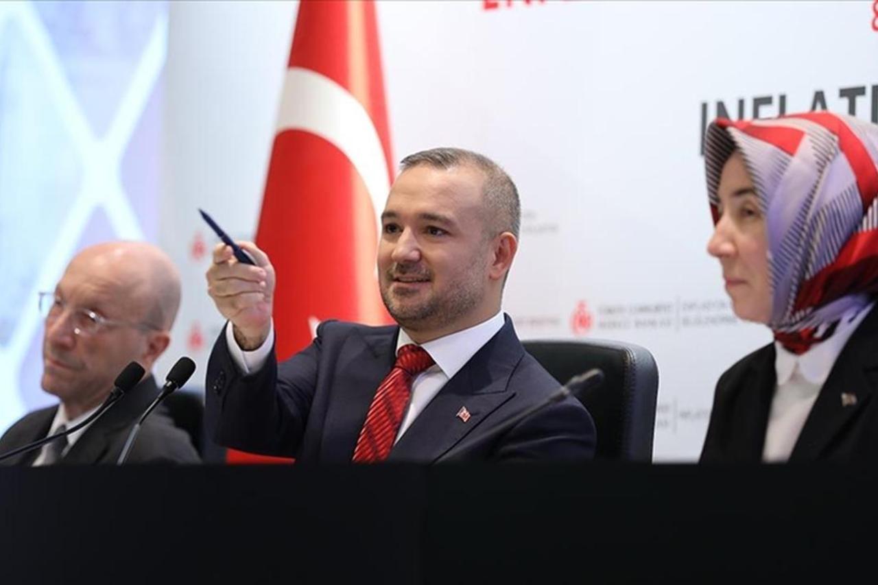Central Bank of the Republic of Türkiye Governor Fatih Karahan presents the third Inflation Report of 2024 at a press conference held at the CBRT headquarters in Ankara, August 8, 2024. (AA Photo)
