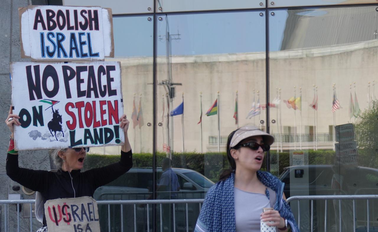 Protesters rally outside the UN Headquarters and in front of the U.S. Mission to the UN in New York City, United States, on August 8, 2025. (AA Photo)