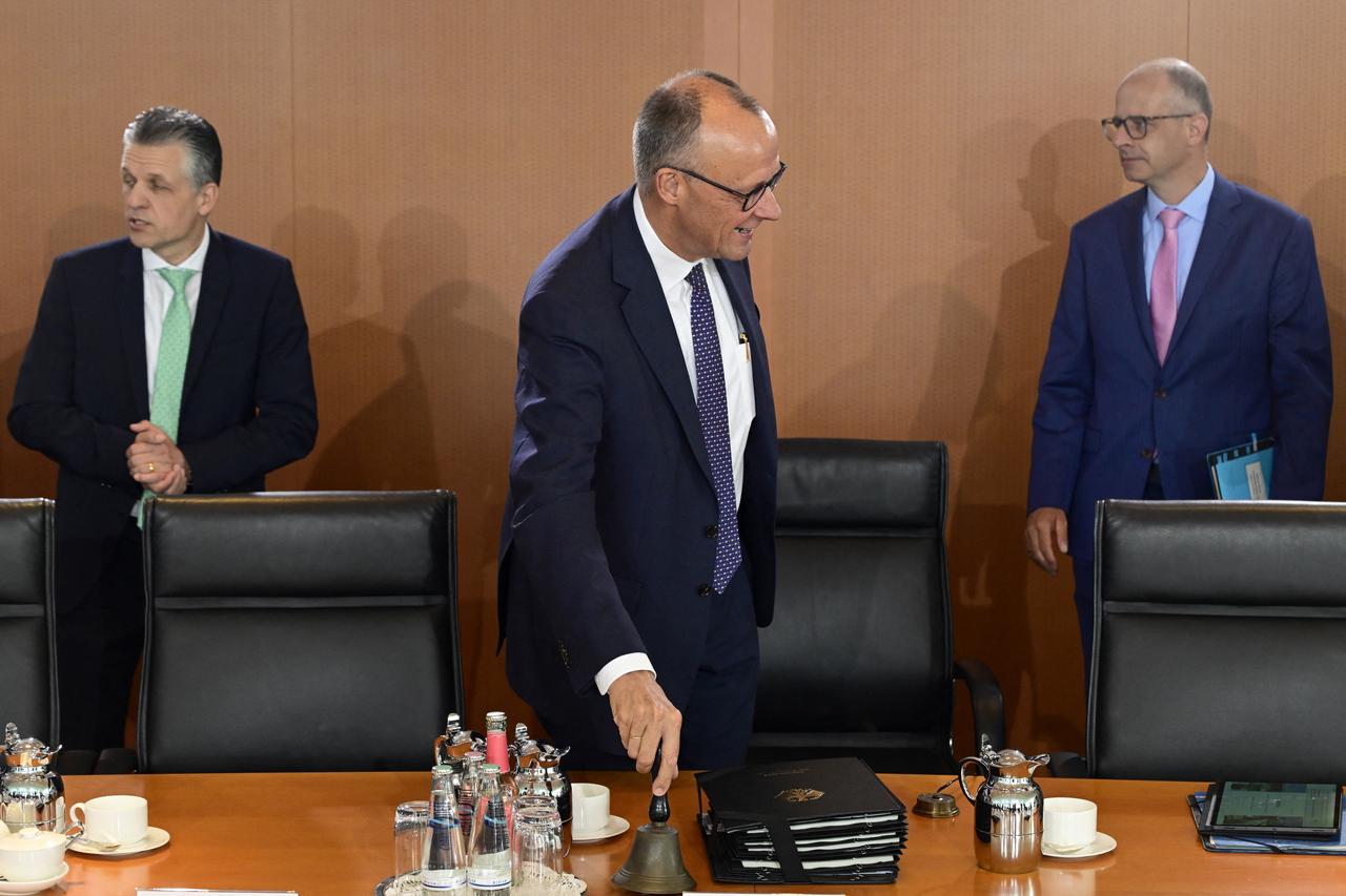 German Chancellor Friedrich Merz (C) prepares to lead the weekly meeting of the cabinet at the Chancellery in Berlin on August 6, 2025.  (AFP Photo)