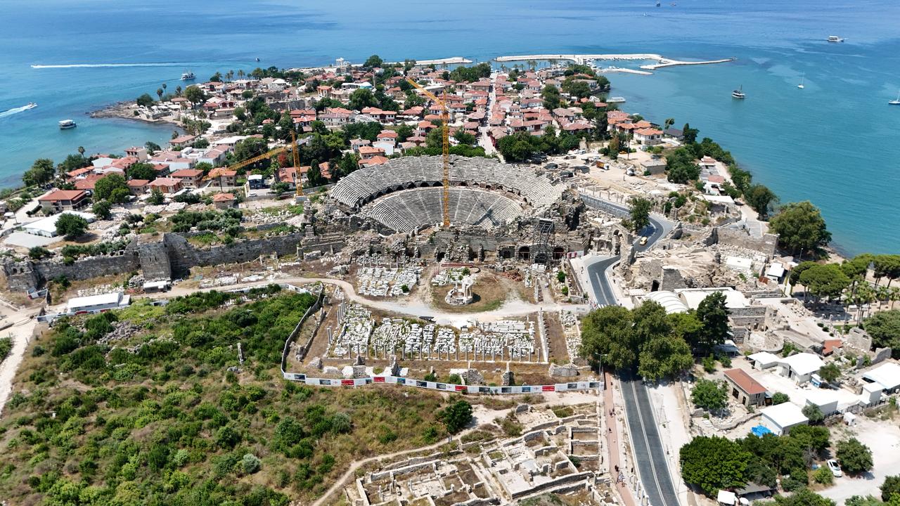 A view of the ancient city of Side and the modern town in Antalya, Türkiye, August 7, 2025. (AA Photo)
