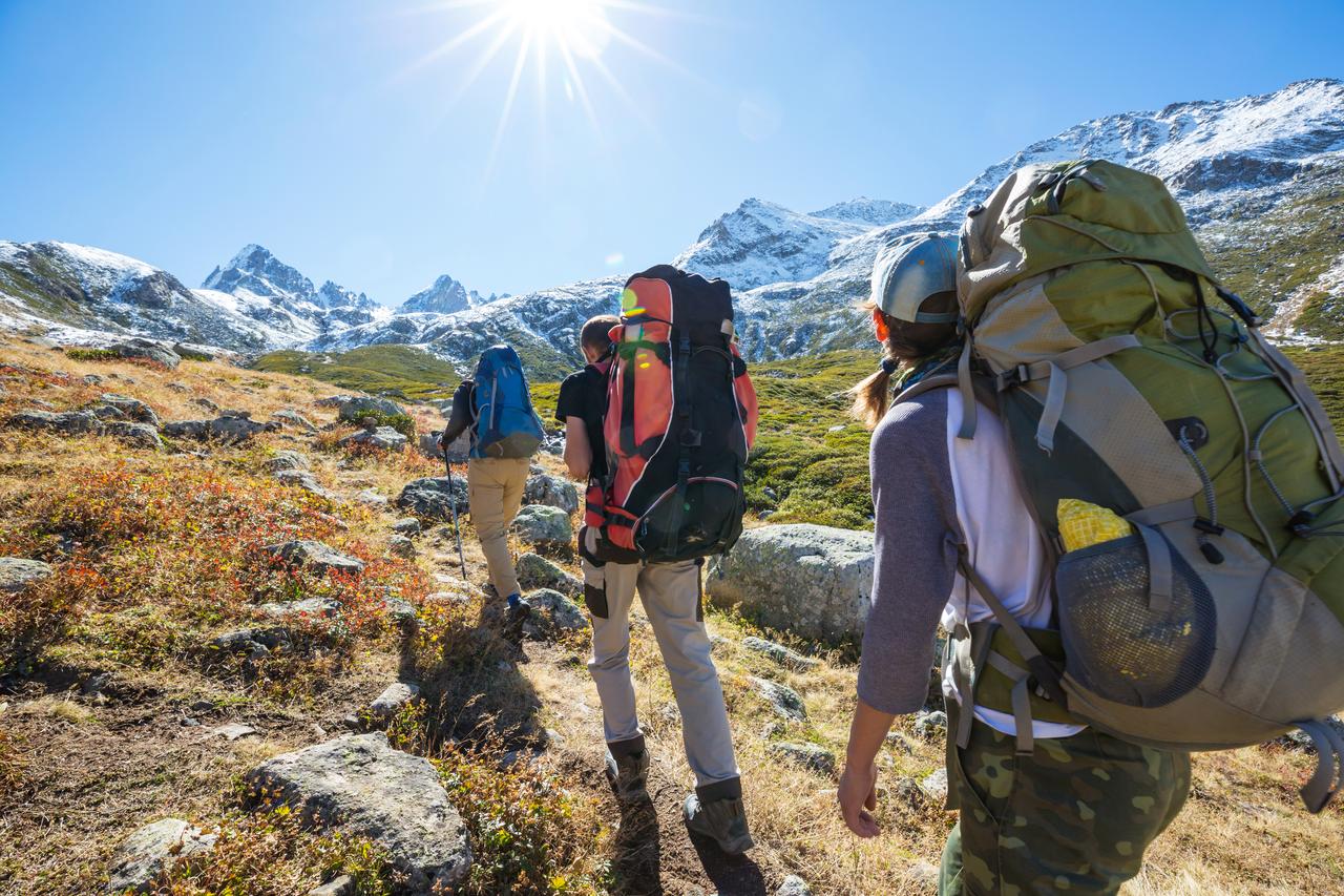 Hikers ascend the Kackar Mountains under clear skies in northeastern Türkiye, where alpine routes cross glacier valleys, Rize, Türkiye, accessed August 9, 2025. (Adobe Stock Photo)