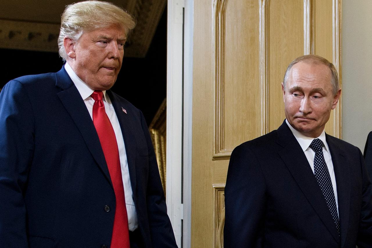 U.S. President Donald Trump (L) and Russian President Vladimir Putin arrive for a meeting in Helsinki, Finland on July 16, 2018. (AFP File Photo)