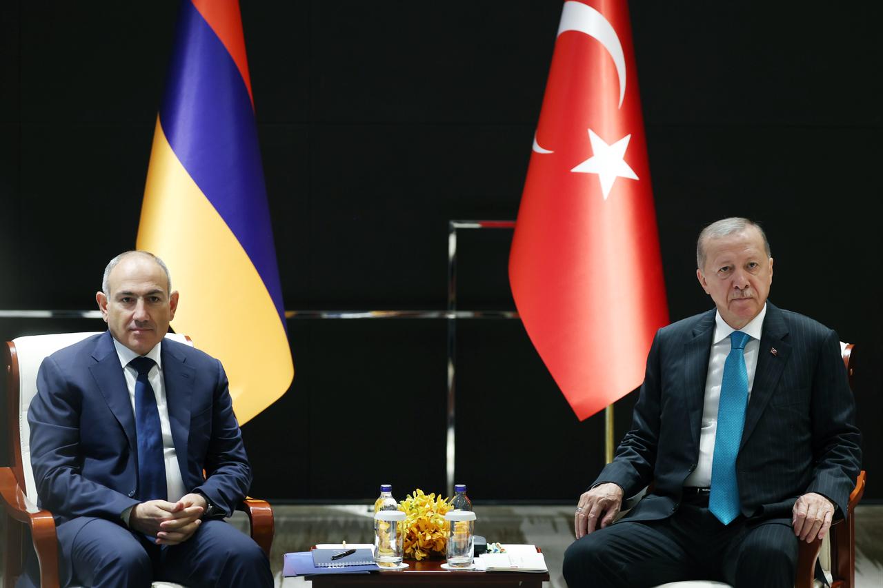 President Recep Tayyip Erdogan (R) meets with Armenian Prime Minister Nikol Pashinyan (L) in Tianjin, China, September 1, 2025. (Photo via Turkish Presidency/Murat Kula)