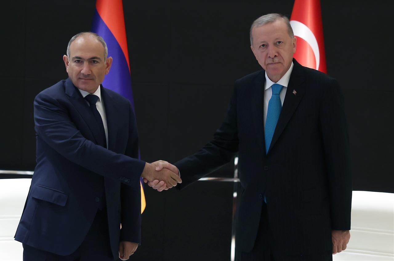 President Recep Tayyip Erdogan (R) meets with Armenian Prime Minister Nikol Pashinyan (L) in Tianjin, China, September 1, 2025. (Photo via Turkish Presidency/Murat Cetinmuhurdar)