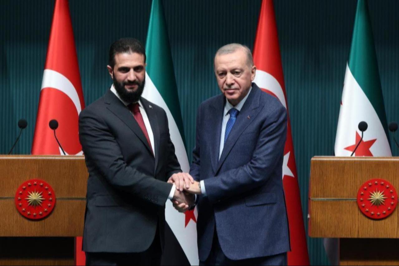 President Recep Tayyip Erdogan (R) and Syrian President Ahmad al-Sharaa (L) shake hands as they hold a joint press conference after their meeting at Presidential Complex in Ankara, Türkiye Feb. 4, 2025. (AA Photo)