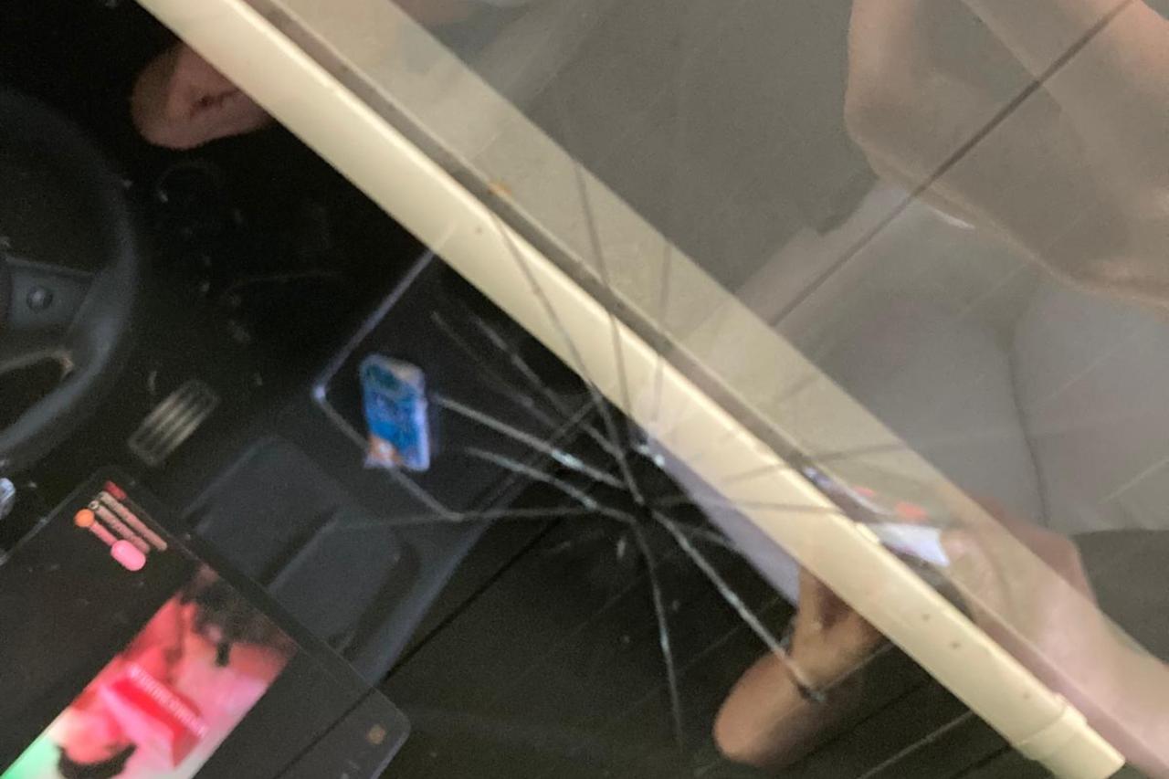 Tesla Model Ys cracked roof glass in Türkiye, accessed on Sept. 1, 2025. (Photo via Türkiye Daily)