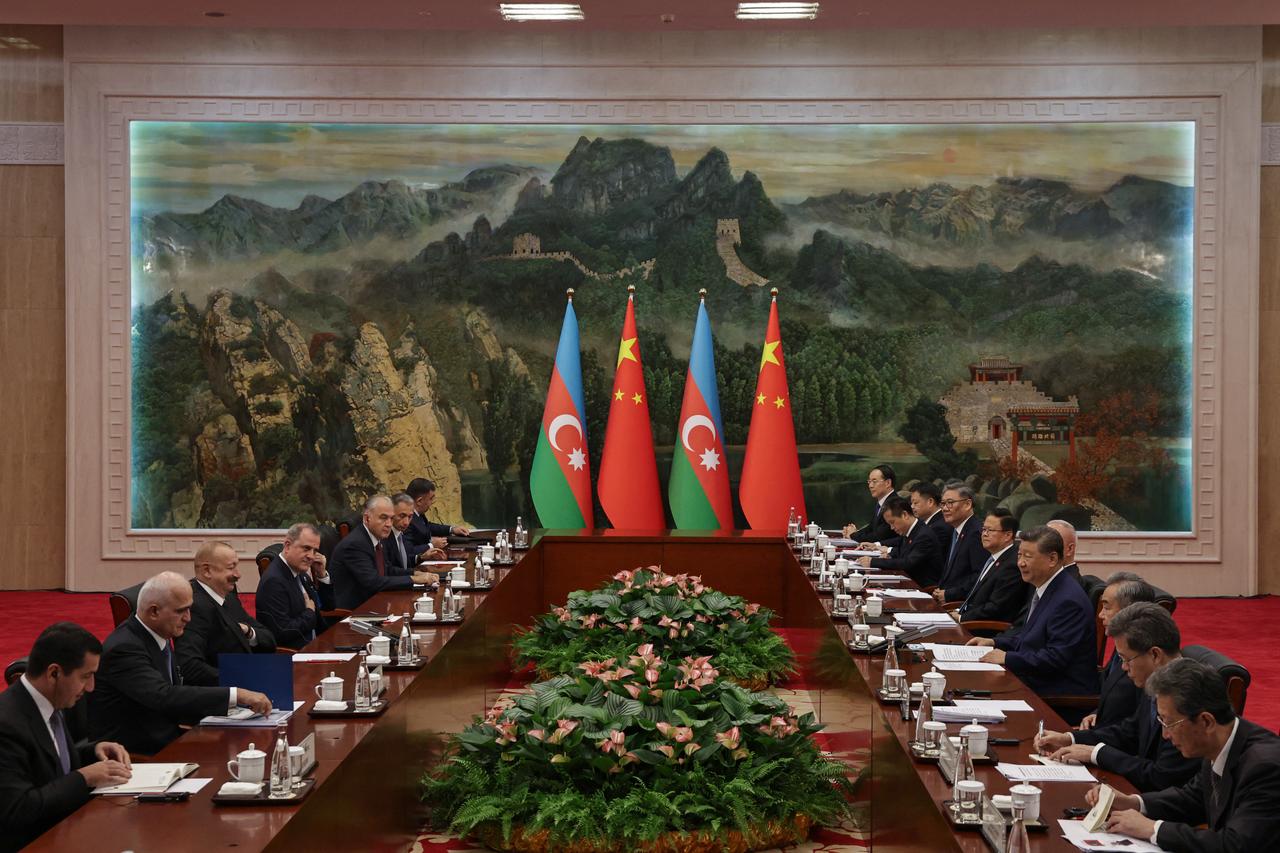 China’s President Xi Jinping (centre R) holds a bilateral meeting with Azebaijan’s President Ilham Aliyev (3rd L) ahead of the Shanghai Cooperation Organization (SCO) Summit in Tianjin on August 31, 2025. (AFP Photo)