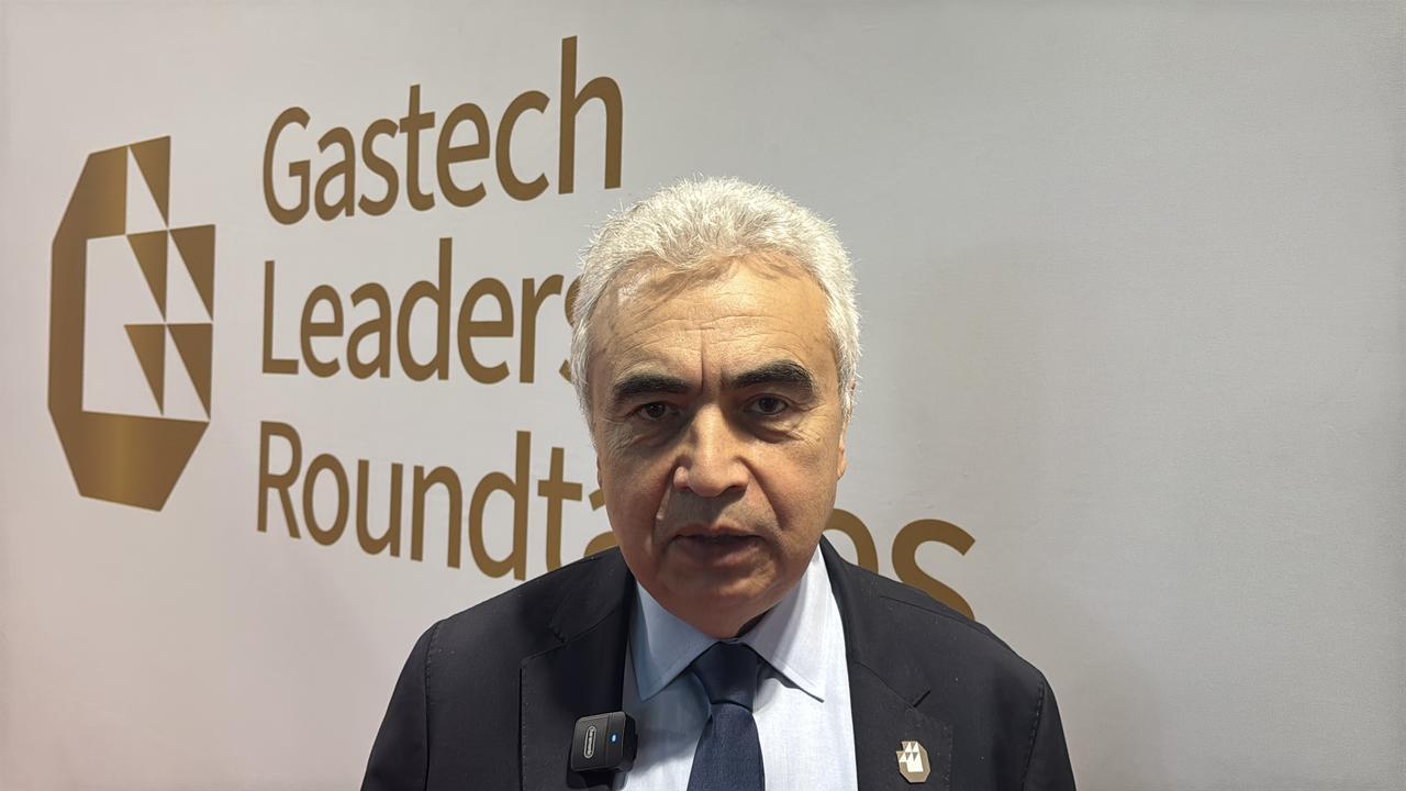 International Energy Agency (IEA) Executive Director Fatih Birol speaking to a reporter at the Gastech 2025 Forum in Milan, 9 Sept. 2025. (AA Photo)