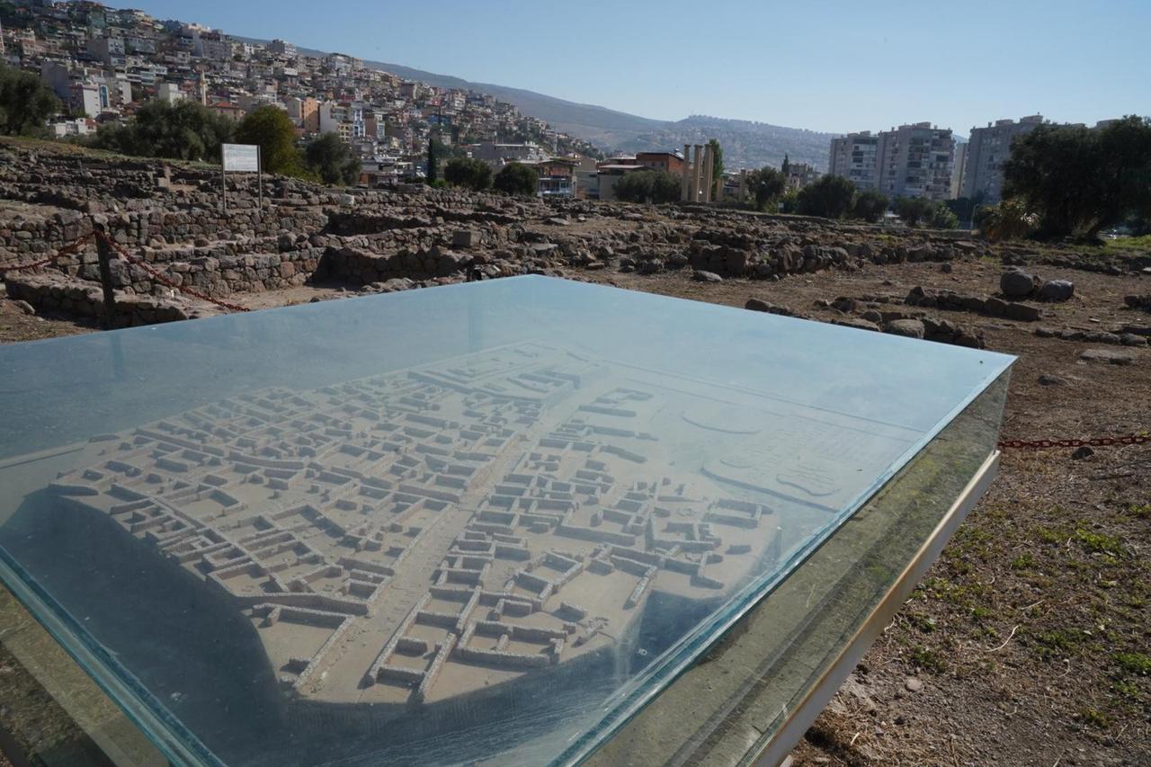 A view from the archaeological excavations at Bayrakli (Old Smyrna) Hoyuk, the first settlement area of Izmir in Türkiye, July 6, 2018. (AA Photo)
