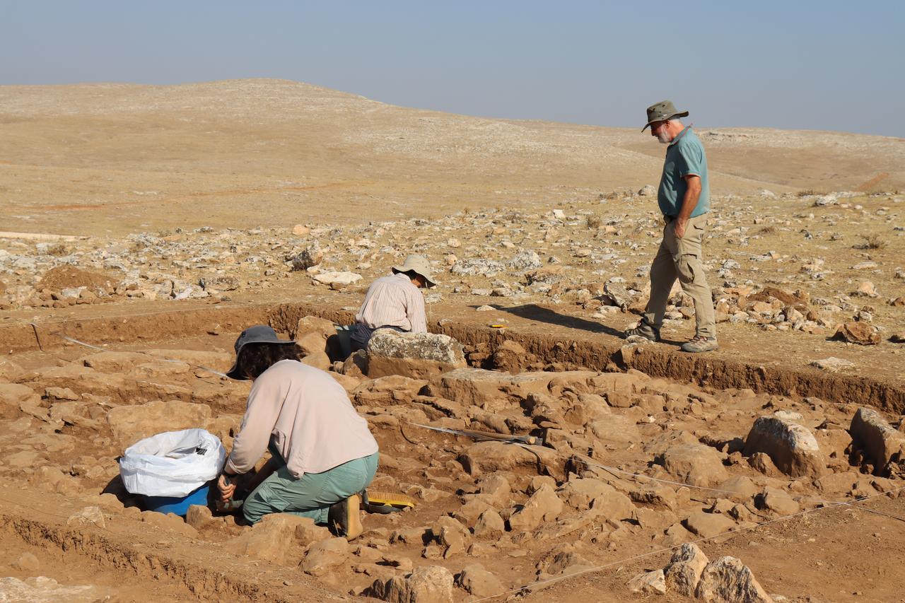 Douglas Baird (Right) observes excavation work carried out by his team at Mendik Tepe in Sanliurfa, Türkiye, Sept. 11, 2025. (AA Photo)