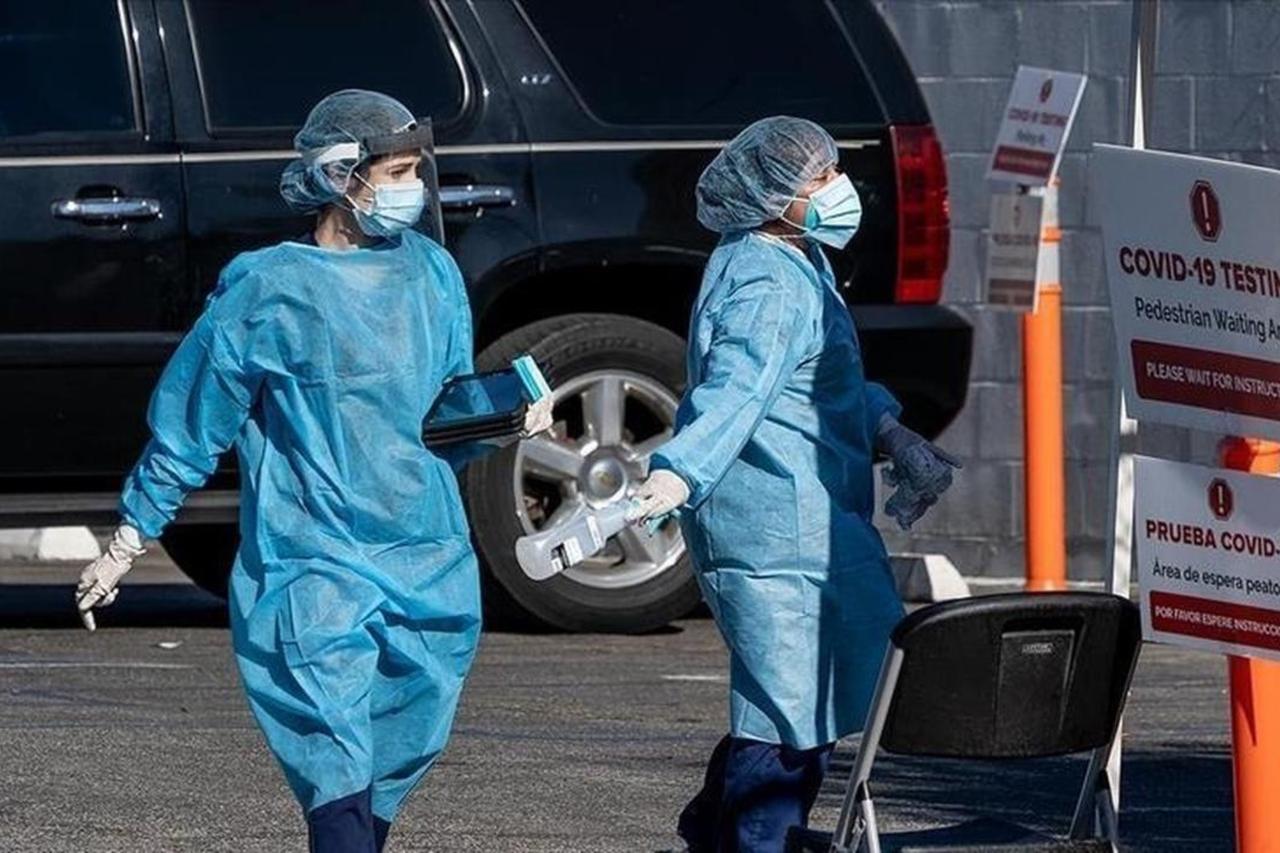 Medical personnel in protective gear at a COVID-19 testing facility in the USA. (AA Photo)