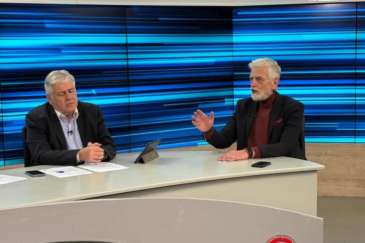Greek Deputy Minister of Foreign Affairs Giannis Loverdos (right) speaks during a show on Kontra channel, Athens, Greece, February 18, 2025. (Photo via Instagram / @yiannisloverdos)