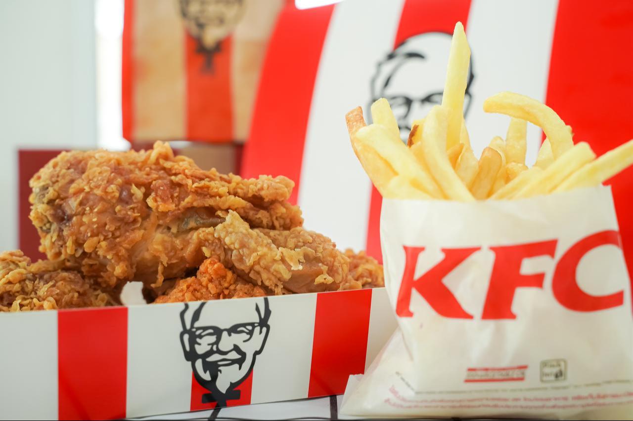 A KFC meal set including a hamburger and fried chicken is served at a KFC restaurant. (Adobe Stock Photo)