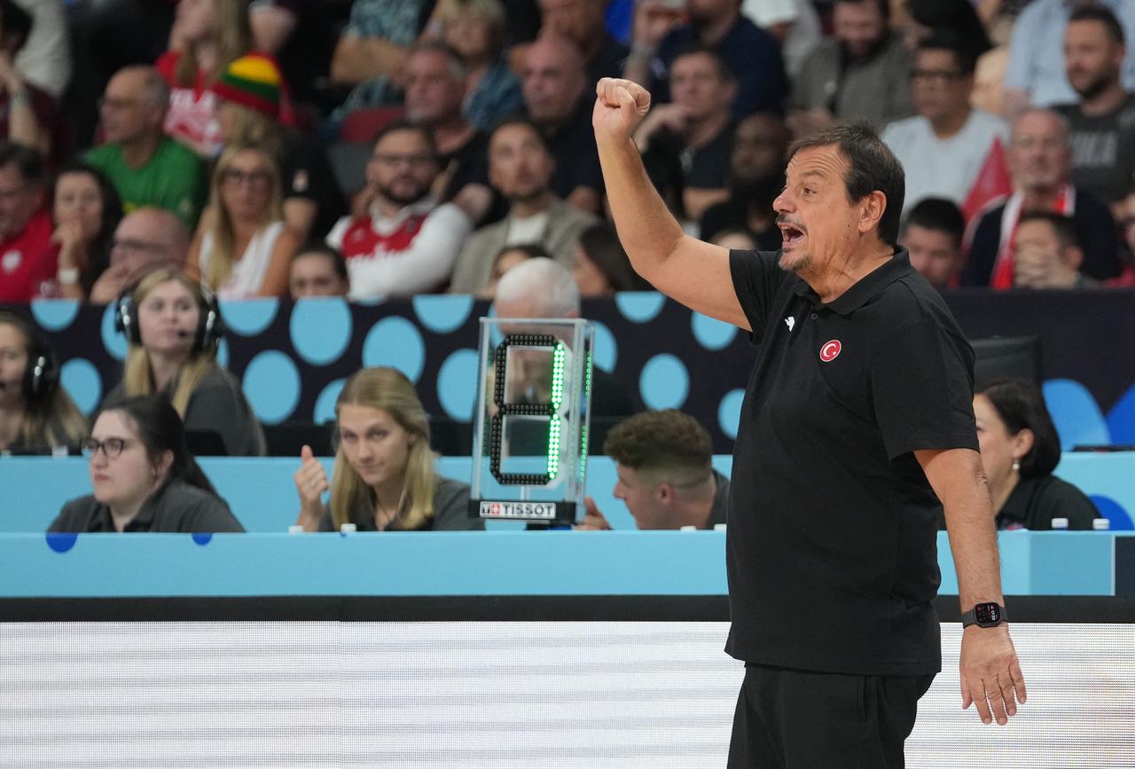 Türkiye's head coach Ergin Ataman reacts during the FIBA EuroBasket 2025 quarter-final basketball match between Türkiye and Poland in Riga, Latvia, on September 9, 2025. (AFP Photo)