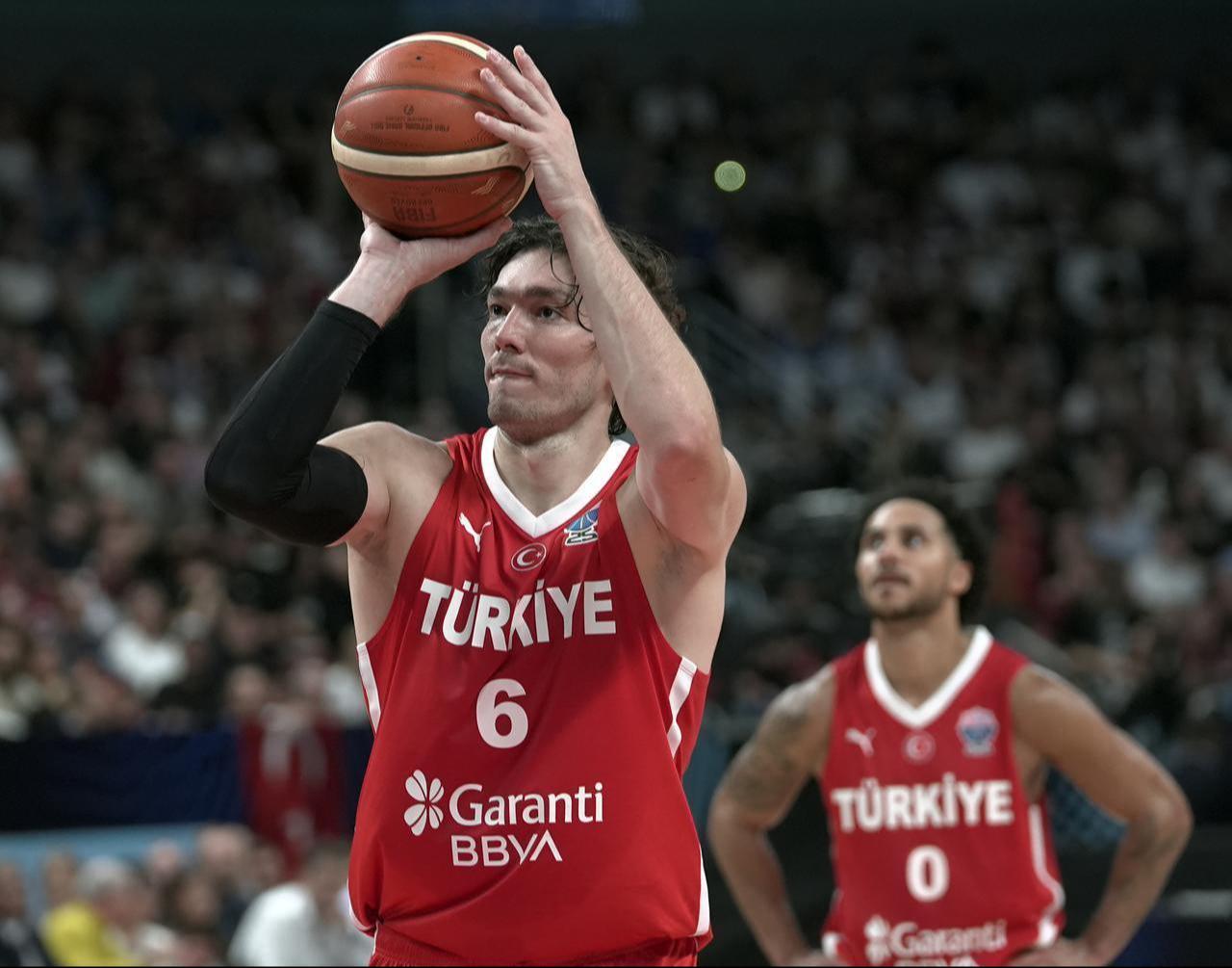 Cedi Osman of Türkiye in action during the FIBA EuroBasket 2025 Group A 1st week match between Latvia and Türkiye, Riga, Latvia, August 27, 2025. (AA Photo)