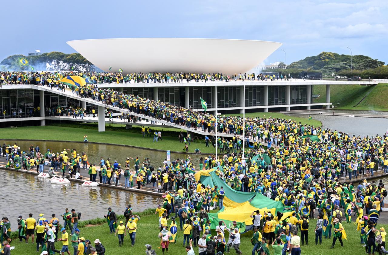 Supporters of Brazilian former President Jair Bolsonaro hold a demonstration at the Esplanada dos Ministerios in Brasilia on January 8, 2023. (AFP Photo)